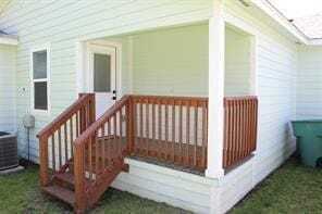 Building Photo - 1505 N Ross Ave