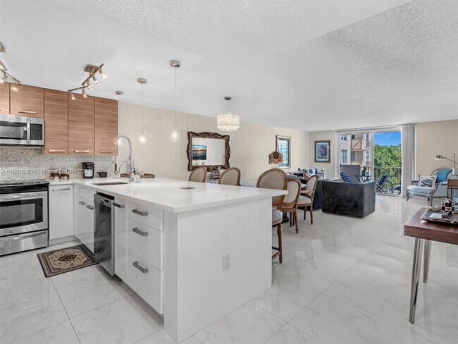 Building Photo - 1865 S Ocean Dr