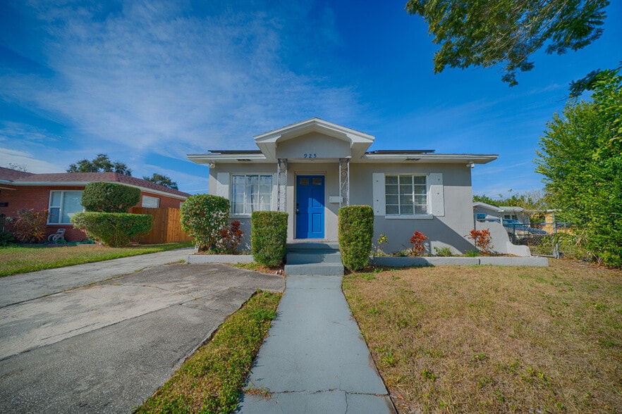 Building Photo - 925 17th St S