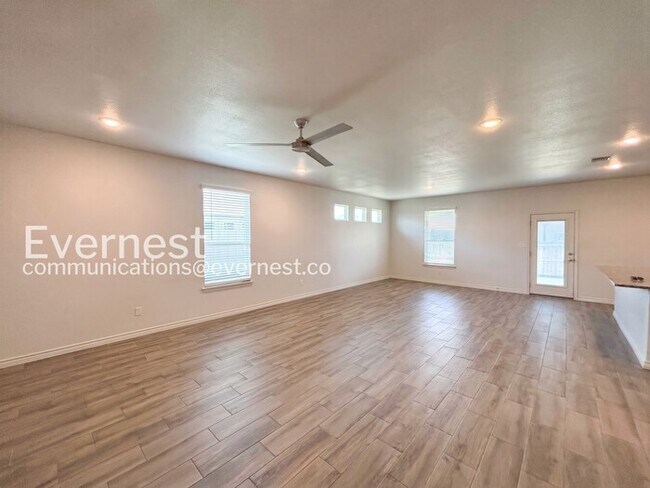 Building Photo - 842 Freedom Cir