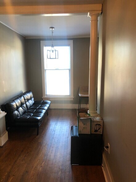 Building Photo - 128 Hudson St