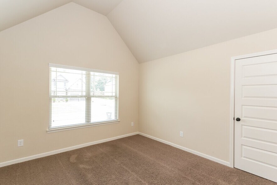 Building Photo - 576 Camano Way
