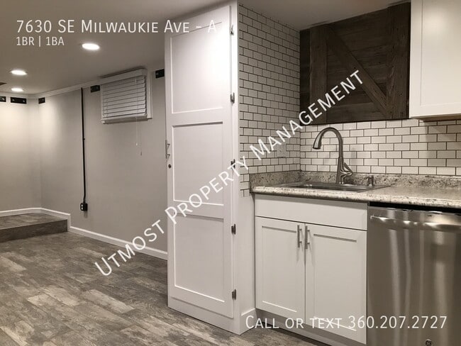 Building Photo - 7630 SE Milwaukie Ave