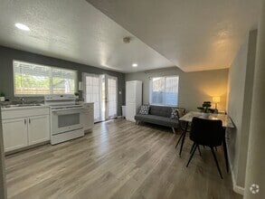 Building Photo - Cozy 2 Bed/1 Bath- Great Location