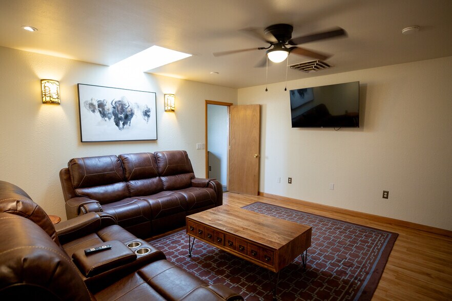 Building Photo - 677 US-50