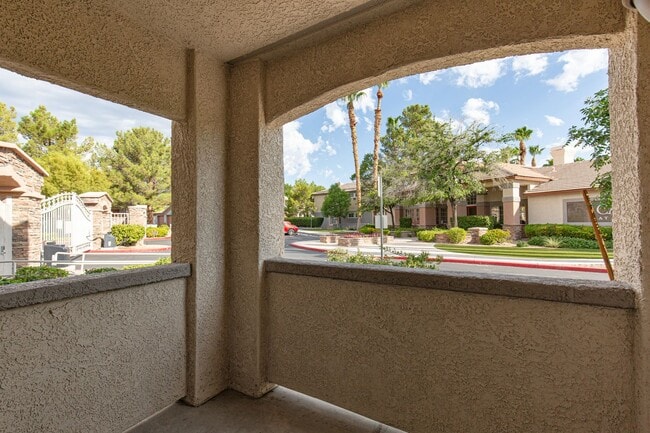 Building Photo - First floor unit in gated Summerlin community