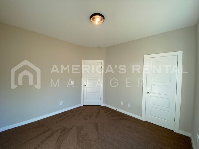 Building Photo - 308 Lakewood Ln
