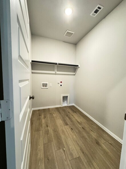 Building Photo - 2022 Sycamore Ridge Trl