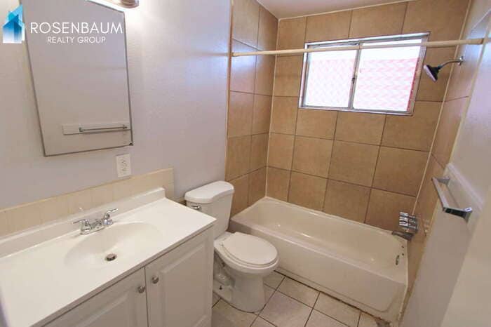 Building Photo - 565 S Hobson