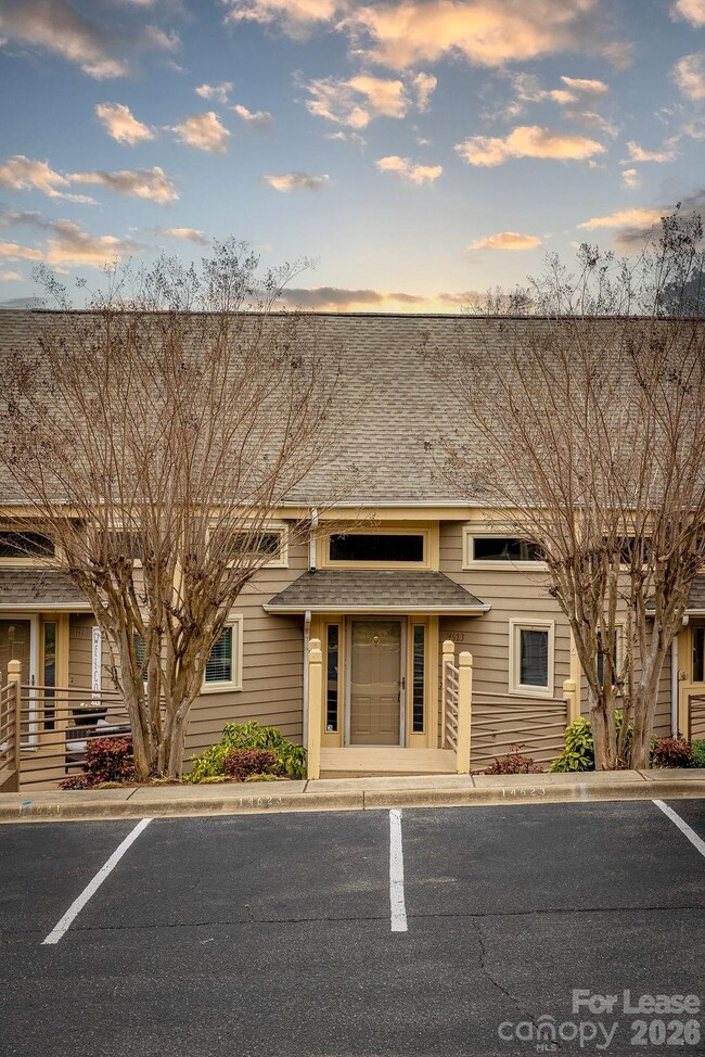 Building Photo - 14623 Waterside Dr