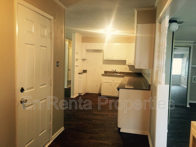 Building Photo - 1414 Lackland St