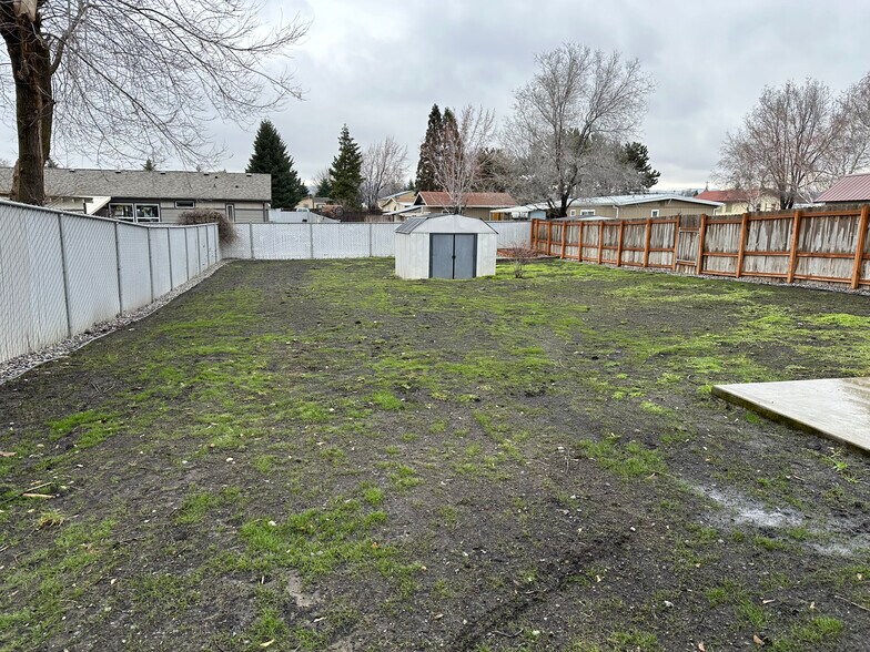 Building Photo - 407 Gertrude Dr