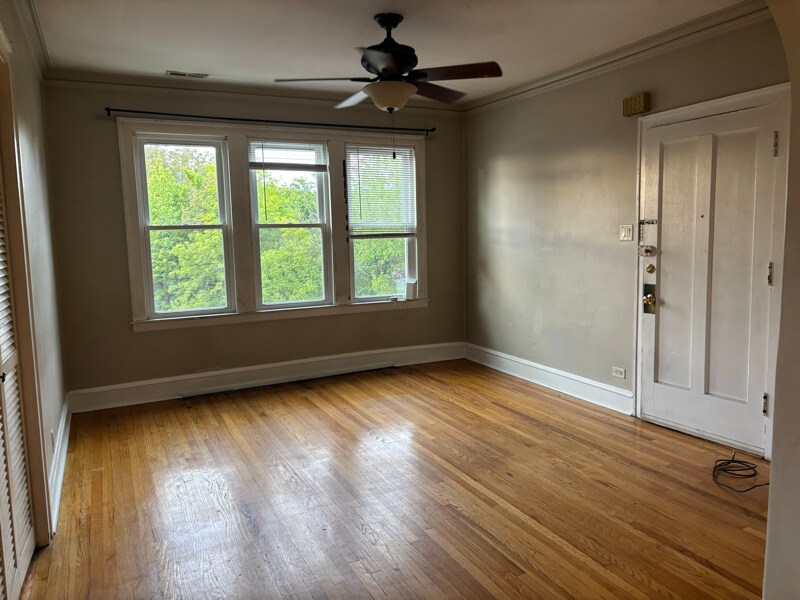 Building Photo - 4931 W Ainslie St
