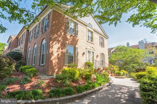 Building Photo - 6156 Wellington Commons Dr