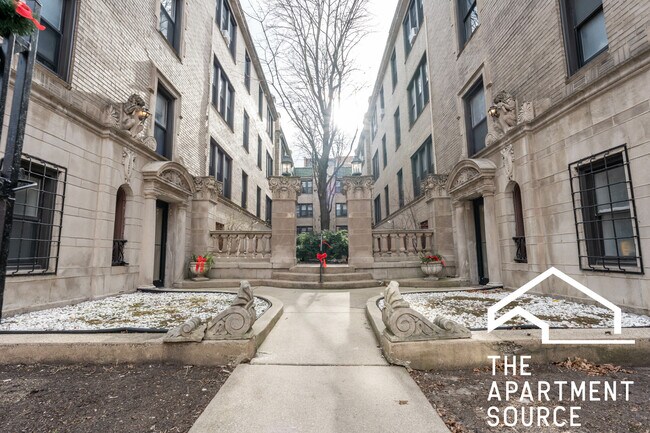 Building Photo - 617 W Melrose St