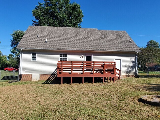 Building Photo - 3406 Oak Lawn Dr