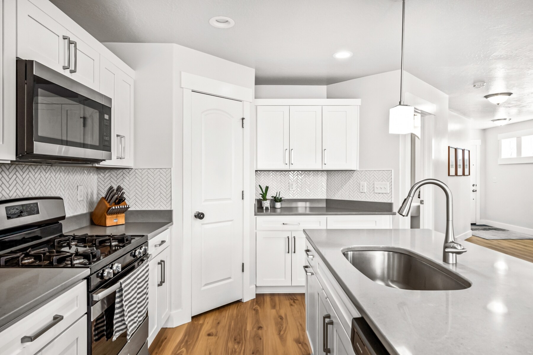 Building Photo - 4864 W Pillar Dr