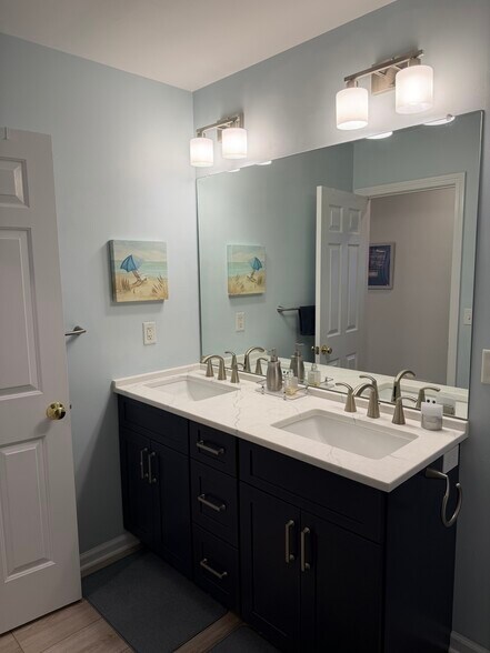 Large newly renovated bathroom - 560 Silver Sands Rd