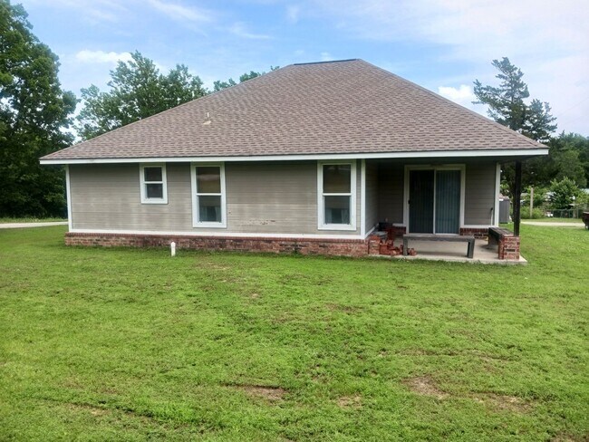 Building Photo - 3 Bedroom Single Family Home in Ramona