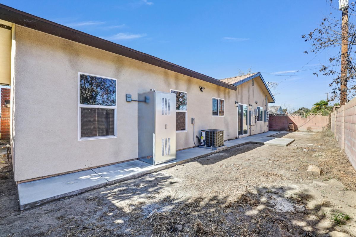 Building Photo - 502 S Broder St