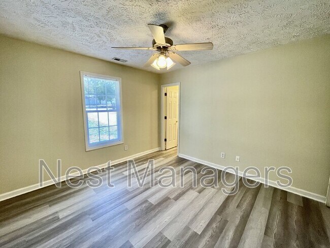 Building Photo - 3721 Betts Dr