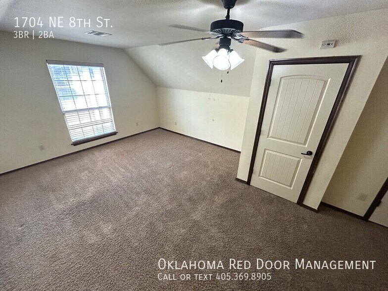 Building Photo - 1704 NE 8th St