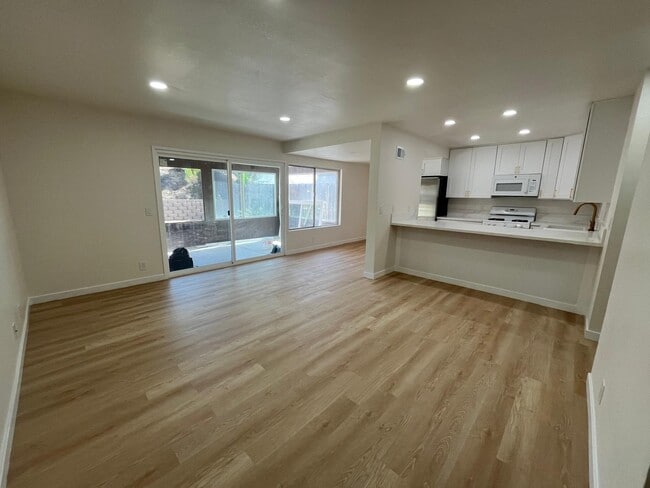 Building Photo - 1921 Terracina Cir