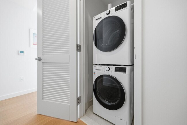 Building Photo - 16 Dupont St