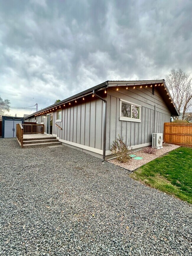 Building Photo - 1139 SW Indian Ave