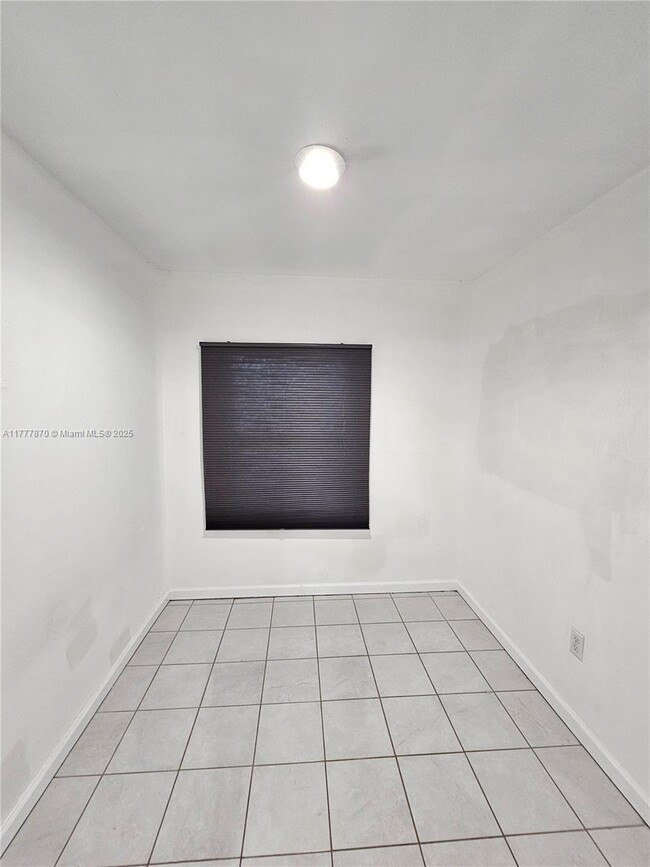 Building Photo - 330 SW 79th Ct