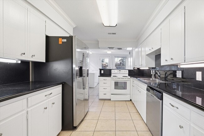 Building Photo - 5122 Locust St