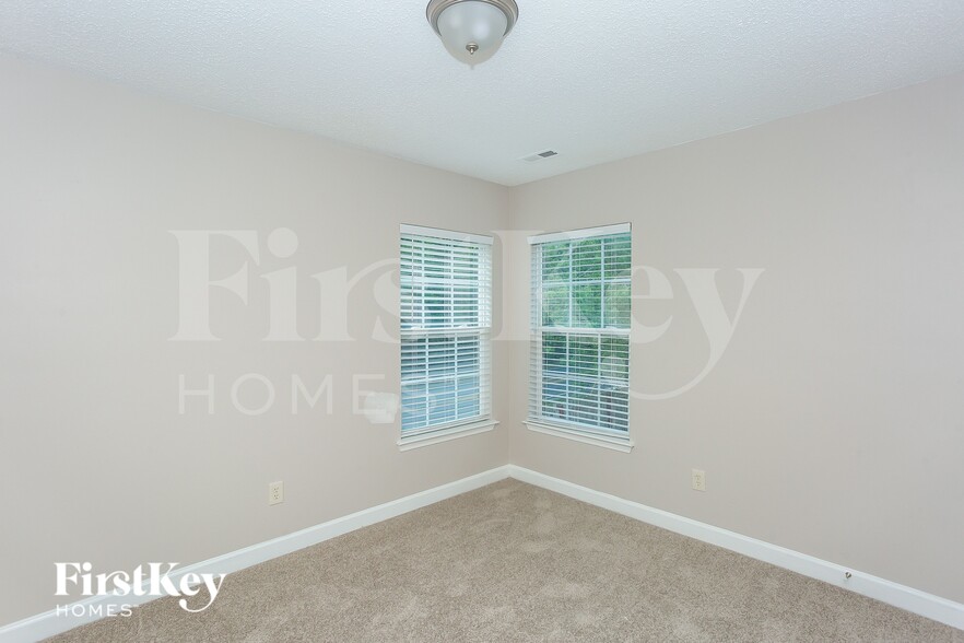 Building Photo - 2192 Mallard Pointe Dr