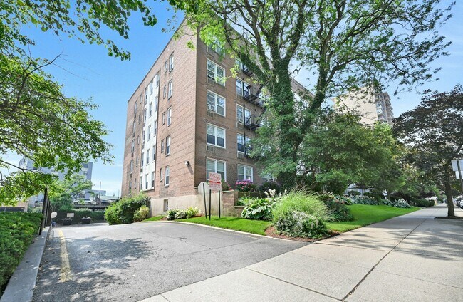 Building Photo - 2160 Center Ave