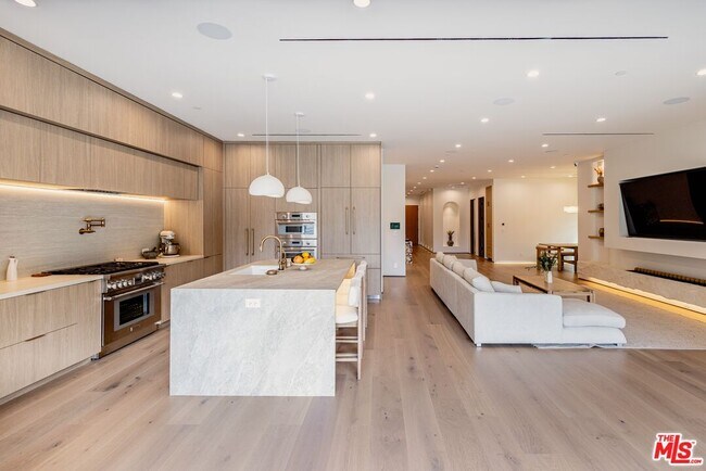 Building Photo - 4703 Saloma Ave