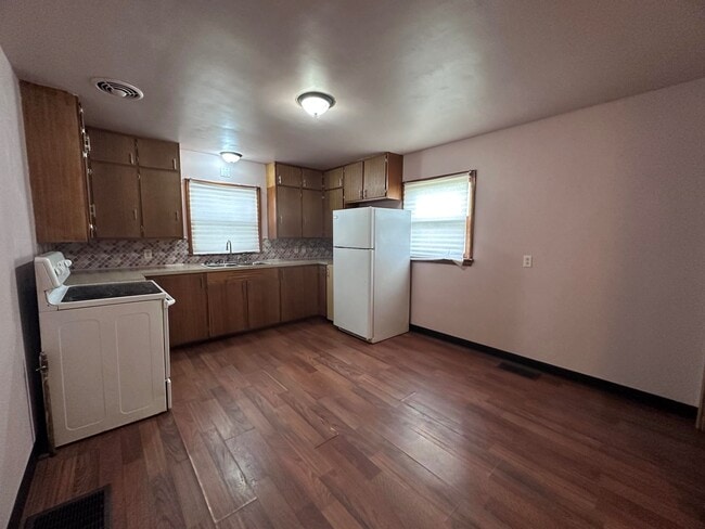 Building Photo - 101 Buchanan-