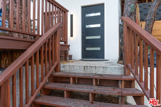 Building Photo - 1933 Lemoyne St