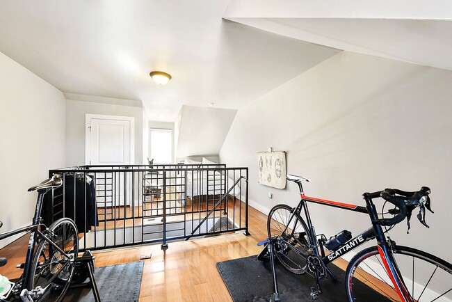 Building Photo - Completely remodeled 2 bedroom/office in Lawrenceville