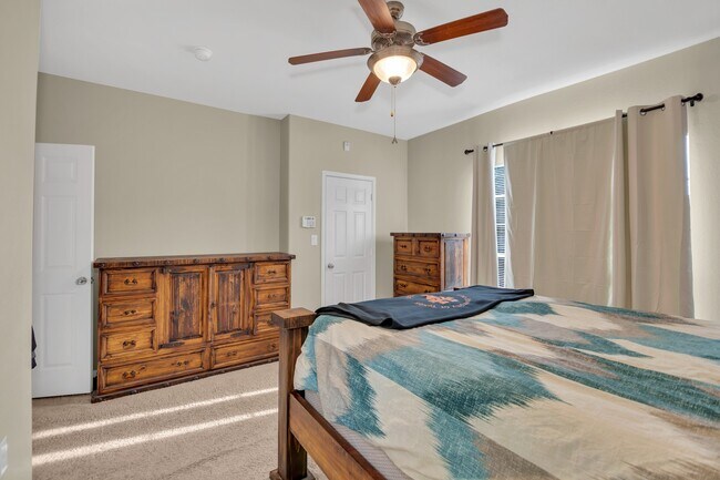 Building Photo - 9200 Westheimer Rd