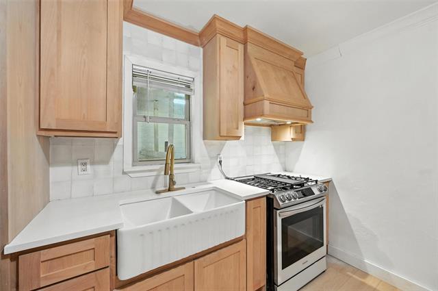 Building Photo - 528 Nomas St