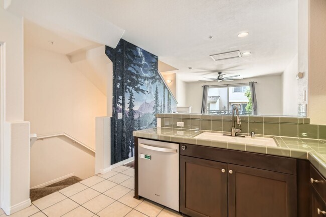 Building Photo - Stylish 2Bd + Den/Office - Townhome in Prime Central SD – Near Convoy District, Bases & Freeways