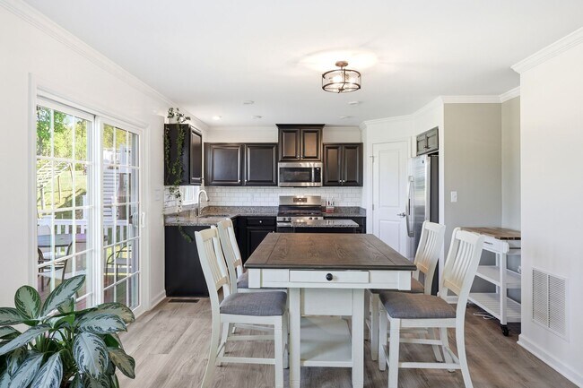 Building Photo - Modern Riverwood Retreat | Spacious 3BR Home in Prime Charlottesville Location