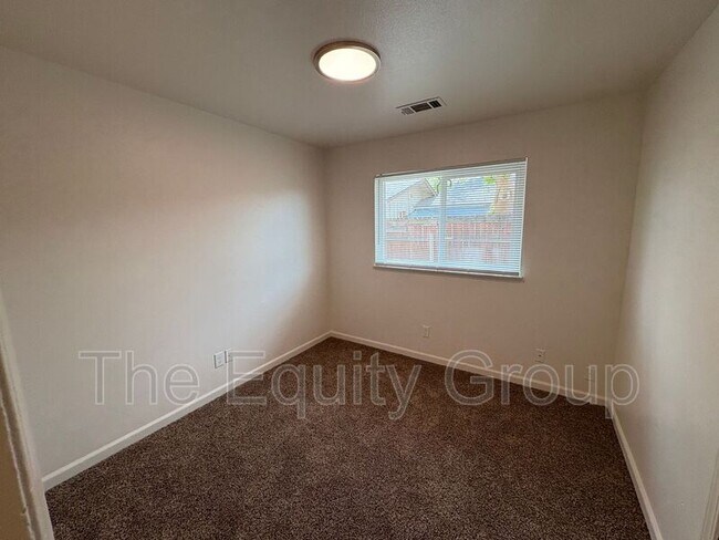 Building Photo - 514 N Summers St