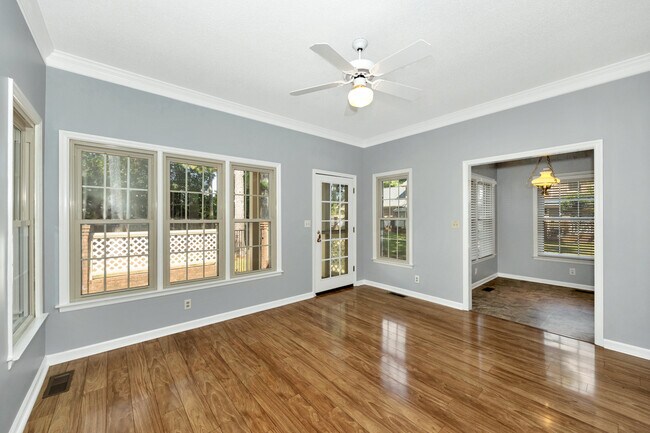 Building Photo - 324 Inverness Dr SW