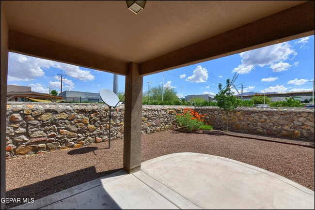 Building Photo - 6560 Westfield Dr