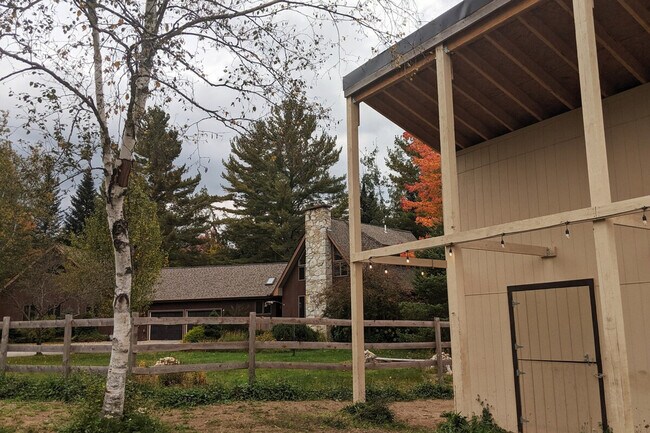 Building Photo - 140 Paquette Cir