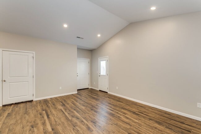 Building Photo - Large Duplex in Maize