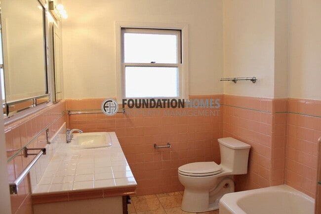 Building Photo - Charming, Light-Filled Home in Coveted Forbes/Sun Valley Neighborhood!  FOUNDATION