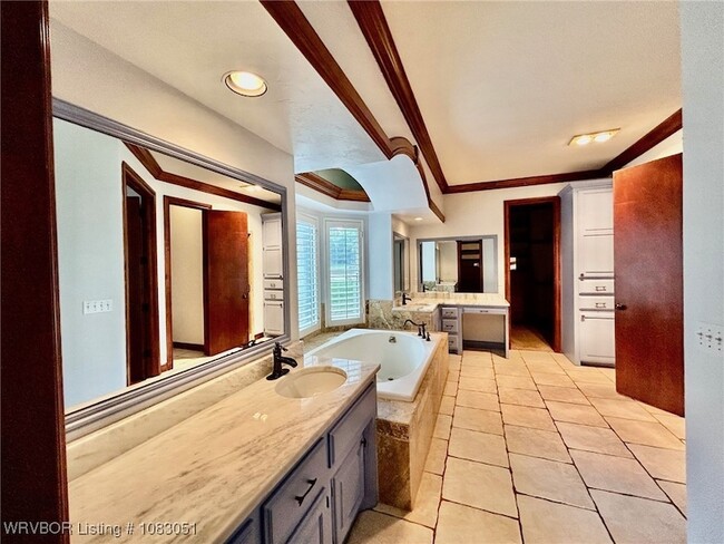 Building Photo - 1801 Oak Forest Dr