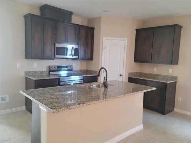 Building Photo - 124 Canales Cir