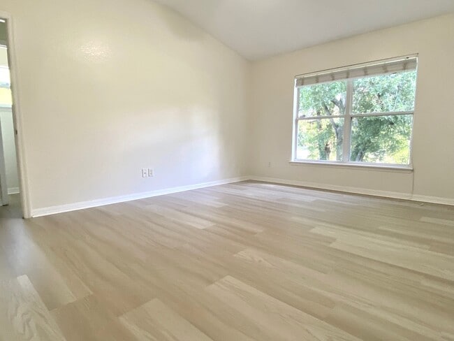 Building Photo - 462 Richmont Ct